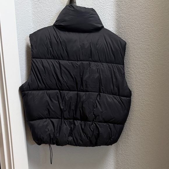 Old Navy Black Puffer Vest size large - Picture 3 of 3